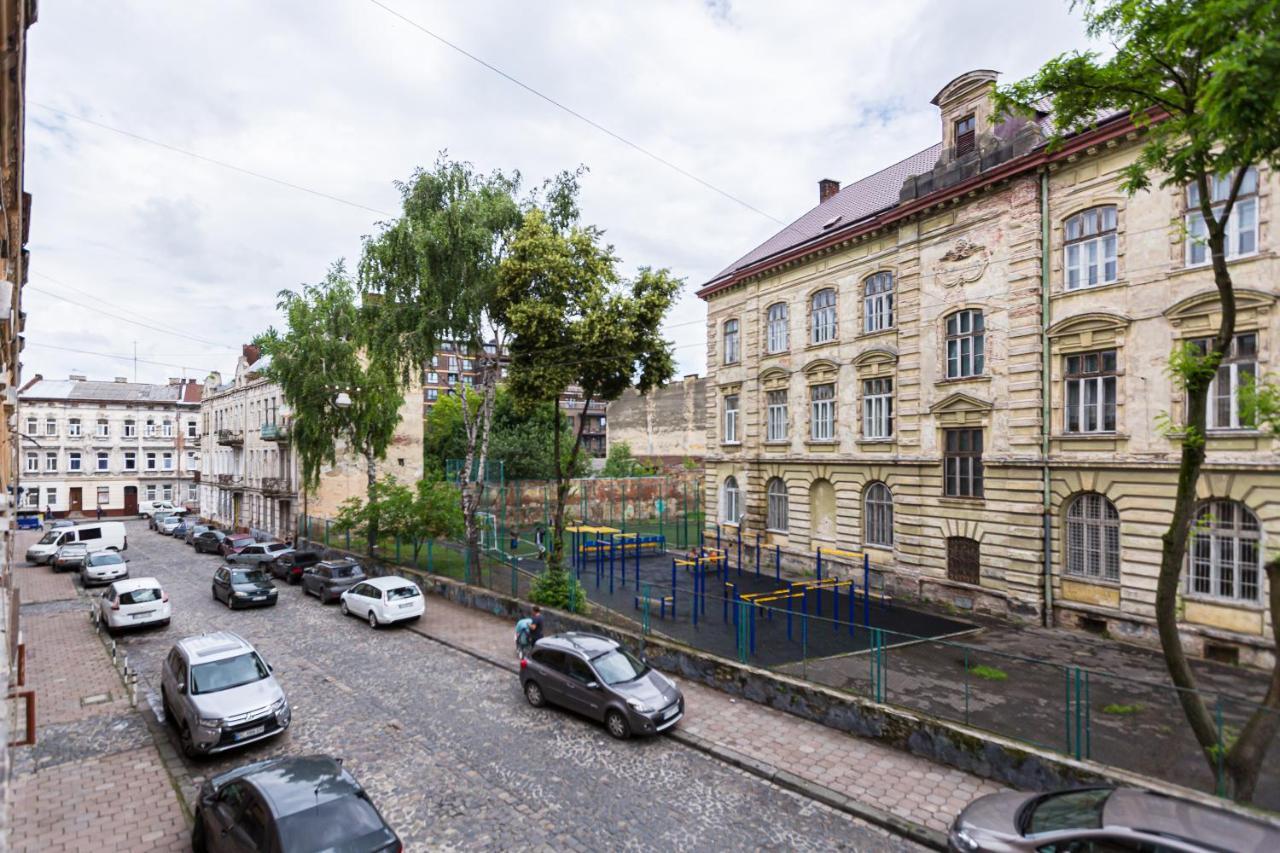 Сучасні апартаменти у Львові, вул. Таманська 9/1 Экстерьер фото